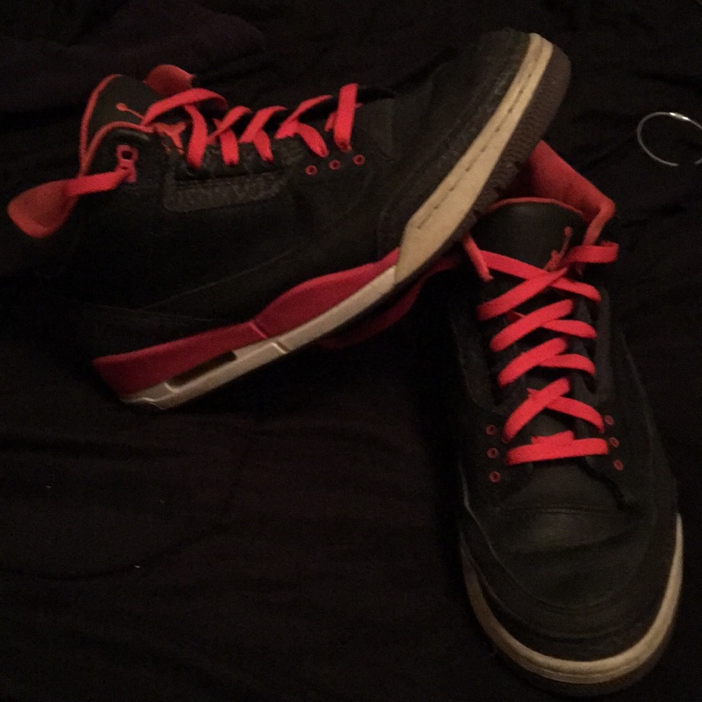 Jordan 3’s retro Crimson